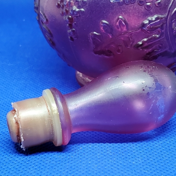 Skin So Soft Bottle by Avon, 1973 Bath Oil Decanter, Embossed Grape Vines EMPTY - Picture 8 of 11